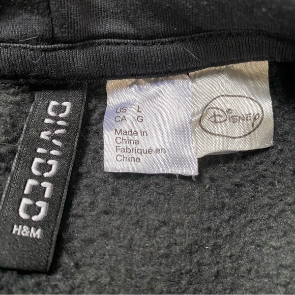 H&M cotton blend fabric with printed design. Heavily dropped shoulders - Picture 3 of 3